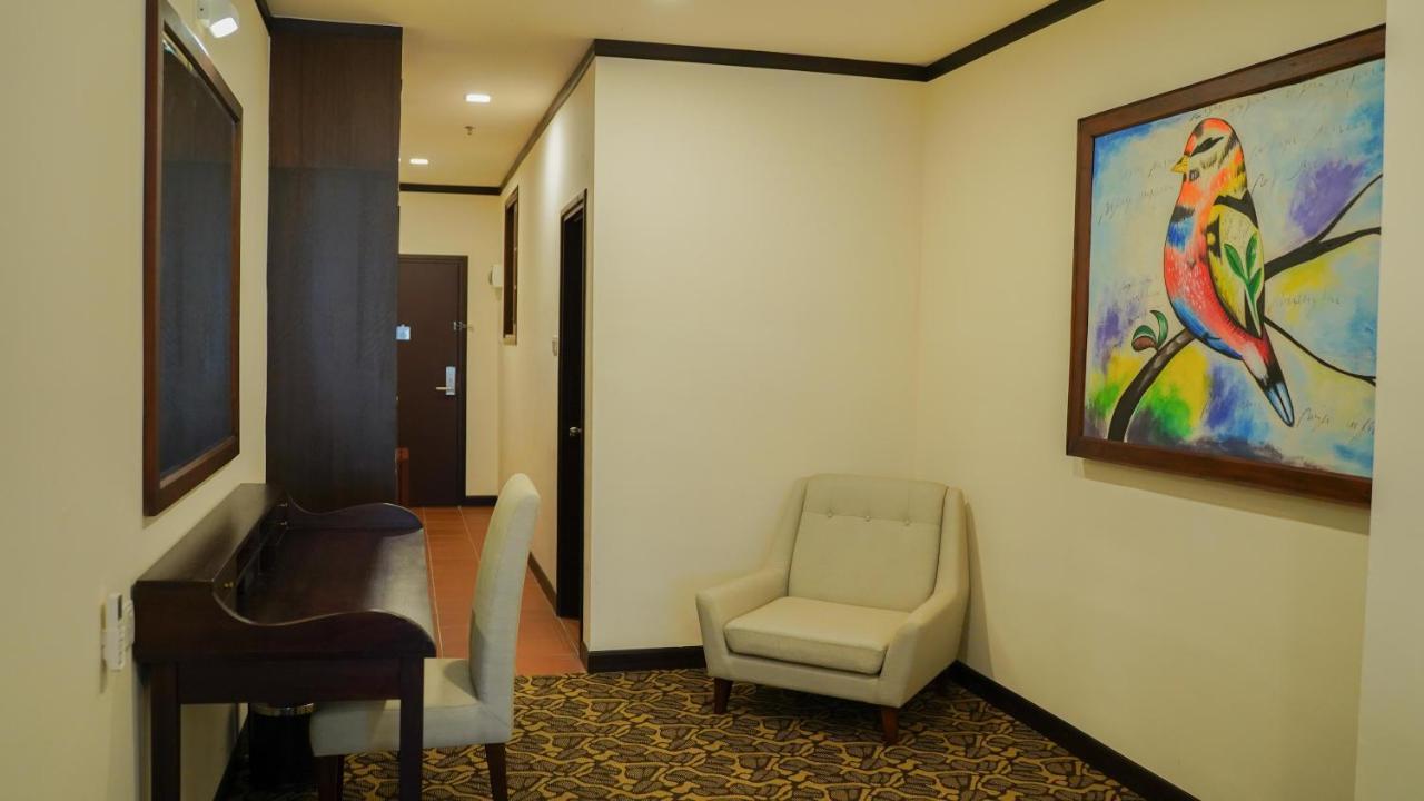 Kaizen Hotel & Suites Melaka エクステリア 写真