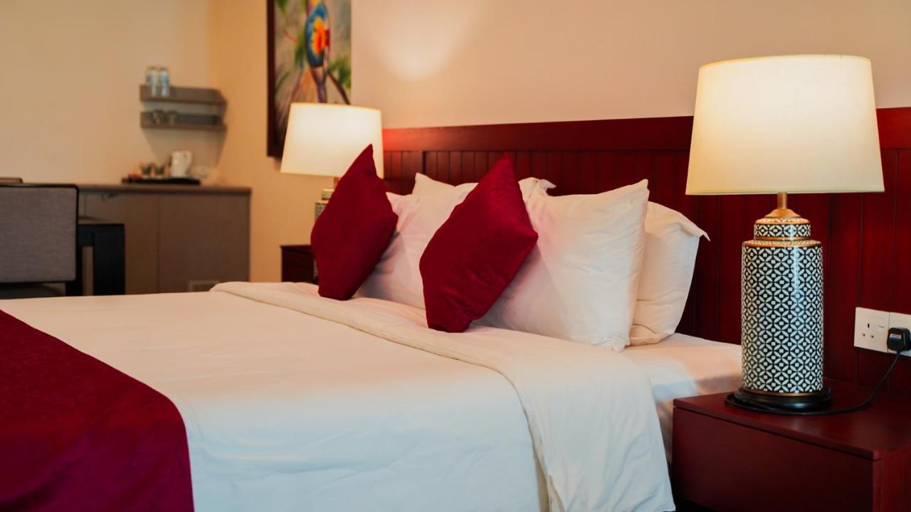 Kaizen Hotel & Suites Melaka エクステリア 写真