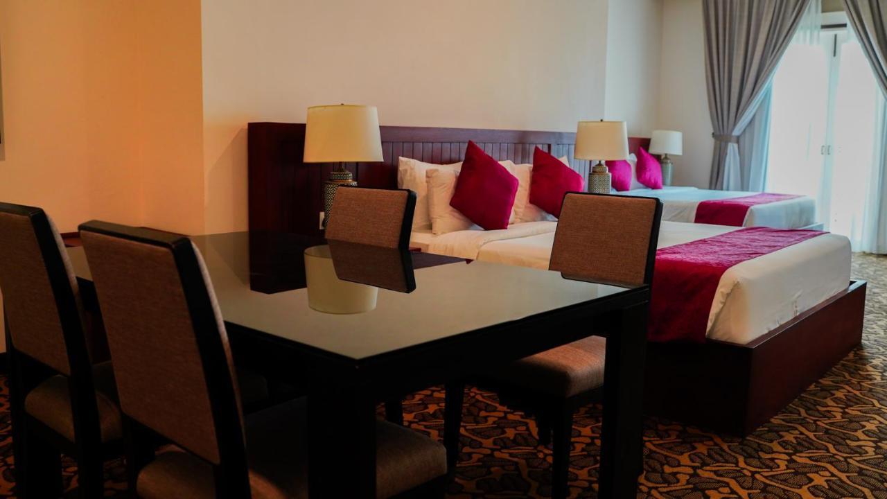 Kaizen Hotel & Suites Melaka エクステリア 写真
