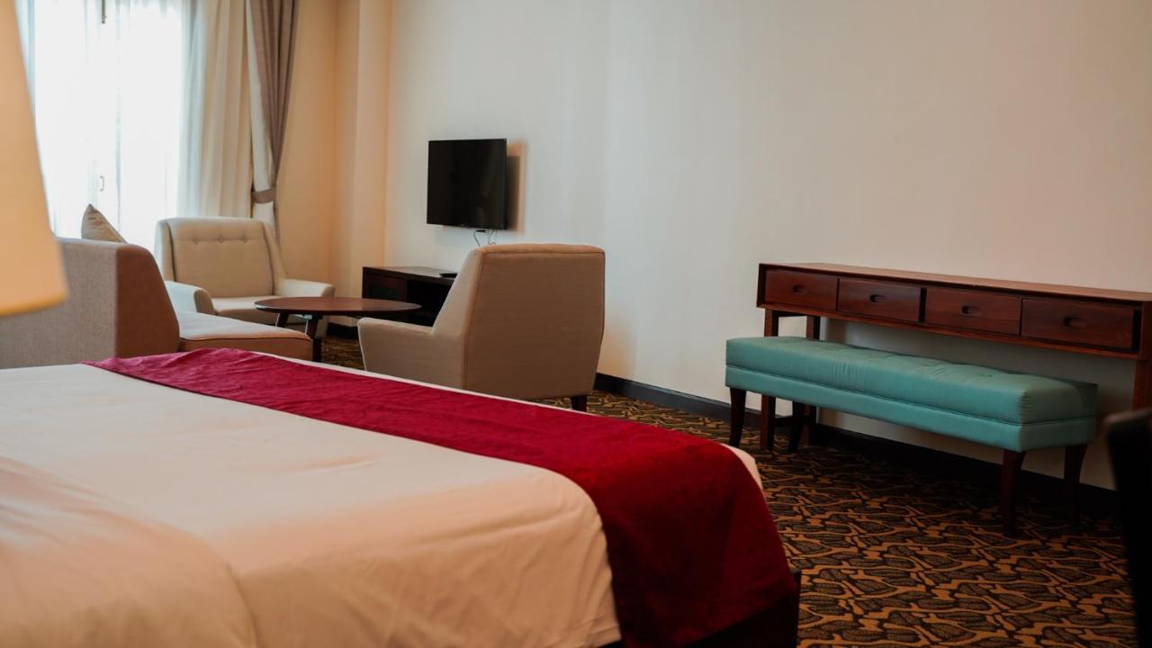 Kaizen Hotel & Suites Melaka エクステリア 写真